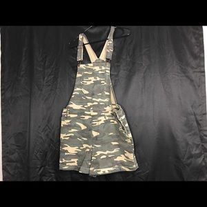 FOREVER 21 Plus Camo Overall Shorts Sz 1X!!!